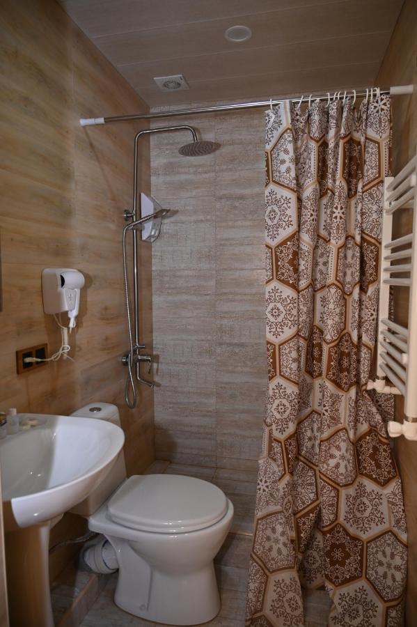 Berkri Gastro Yard & Guest House Yenokavan المظهر الخارجي الصورة
