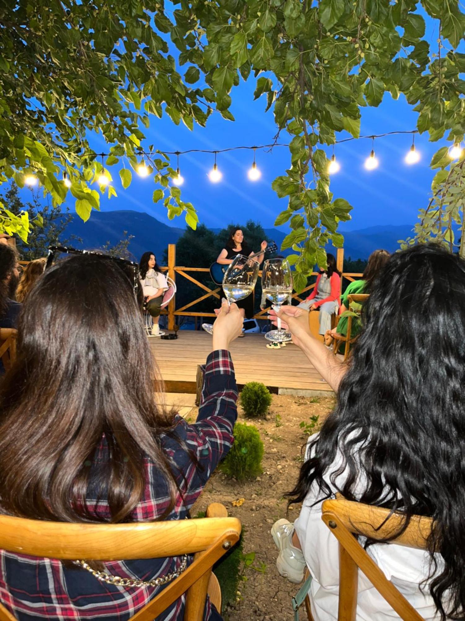 Berkri Gastro Yard & Guest House Yenokavan المظهر الخارجي الصورة